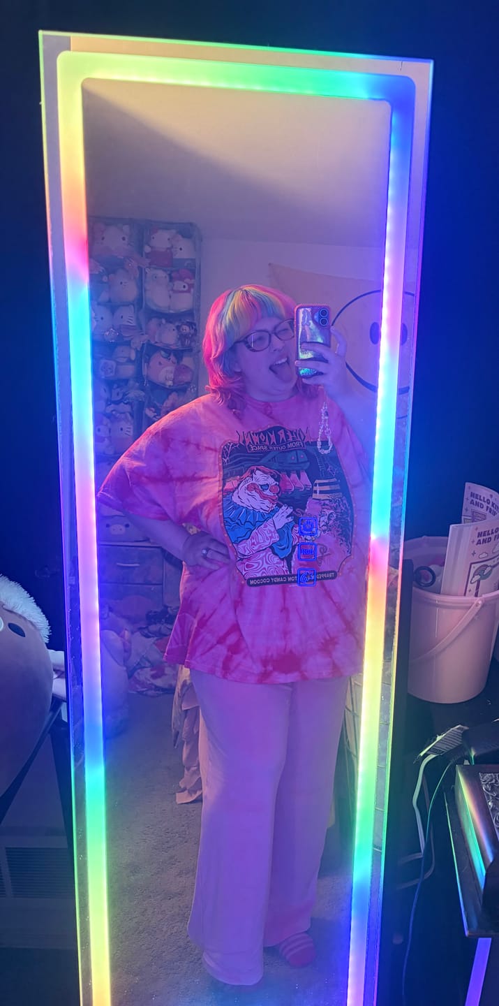 Customer photo review of COTTON CANDY COCOON - TIE-DYE T-SHIRT (BLOOD SWIRL)