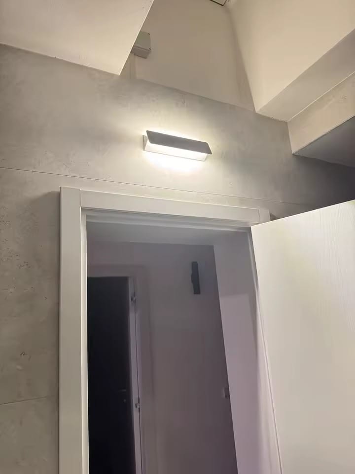 Customer photo review of Arandela de Parede LED em Alumínio Ajustável 270°