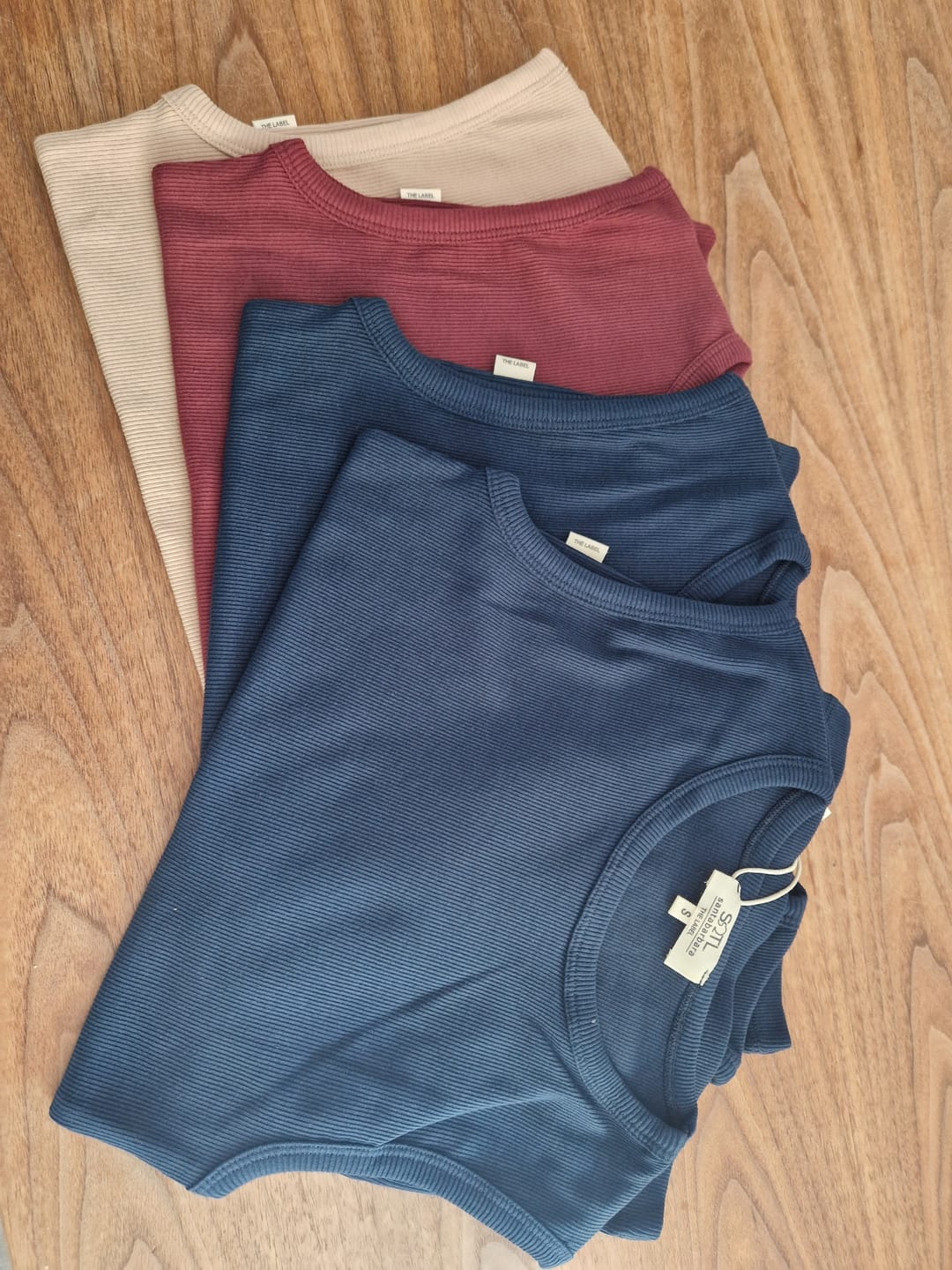 Customer photo review of T-Shirt Rib U Ausschnitt