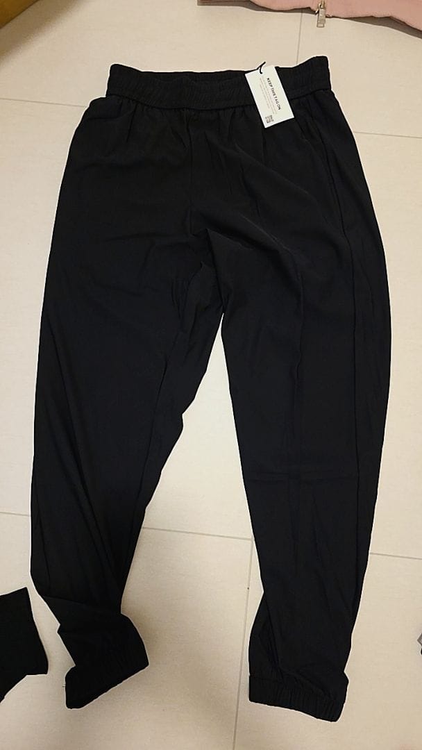 Customer photo review of Ultra Cooling Jogger Pants
