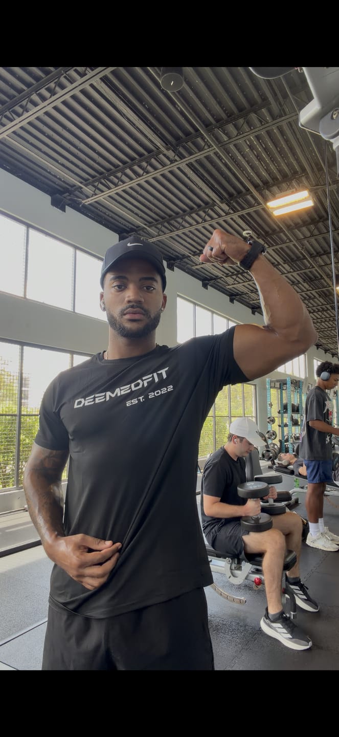 Customer photo review of Men's Gym Tee "Compellence" - Black