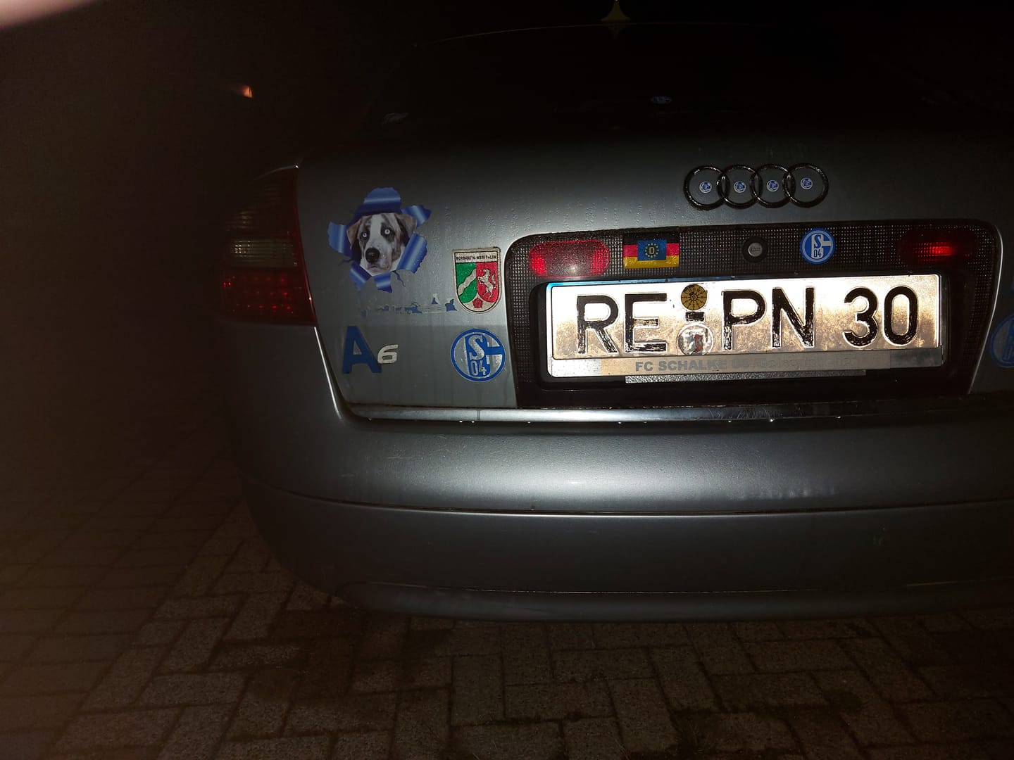 Customer photo review of Personalisierter Autoaufkleber - Spähendes Foto