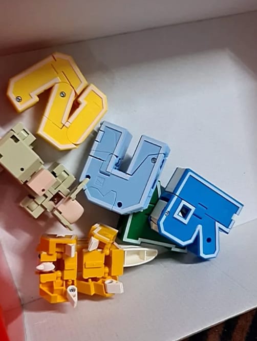Customer photo review of アルファベット変身ロボット