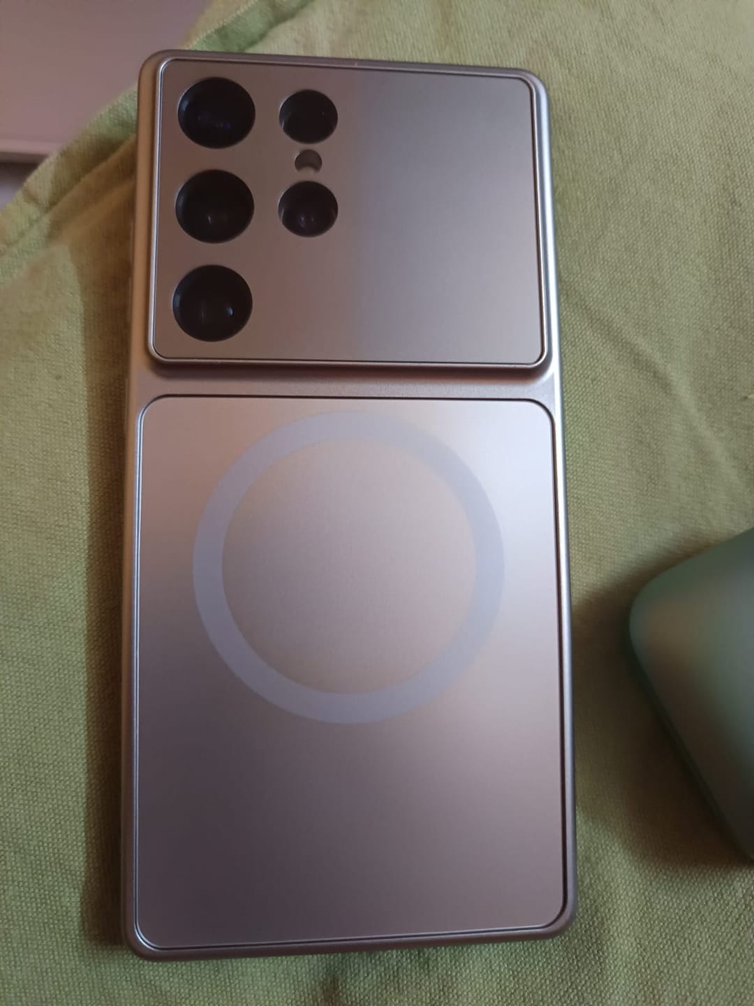 Customer photo review of AG Glass Samsung Magsafe Pre-Order Hybrid Silicone Case