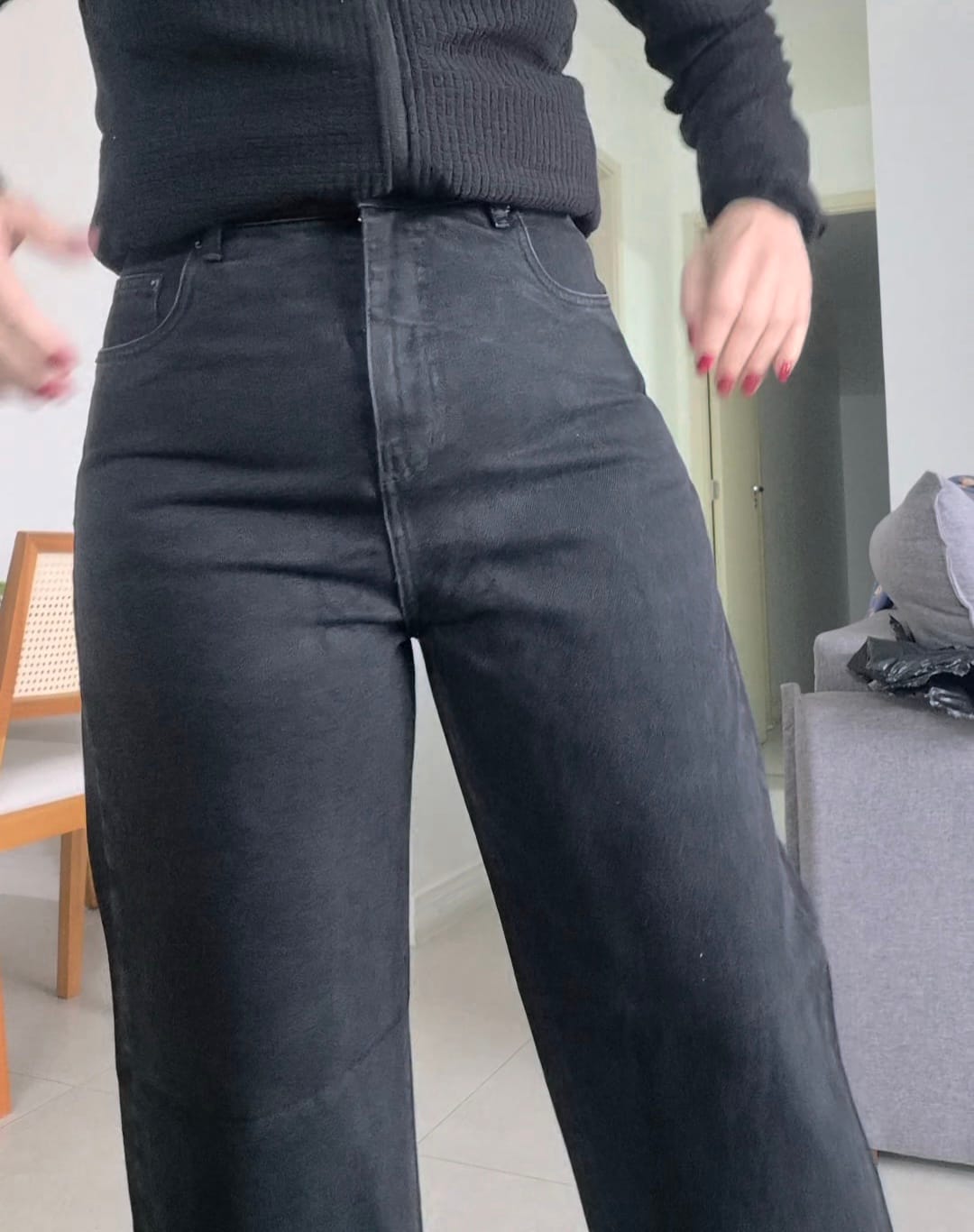 Customer photo review of Calça Jeans Reta Araçá Preta
