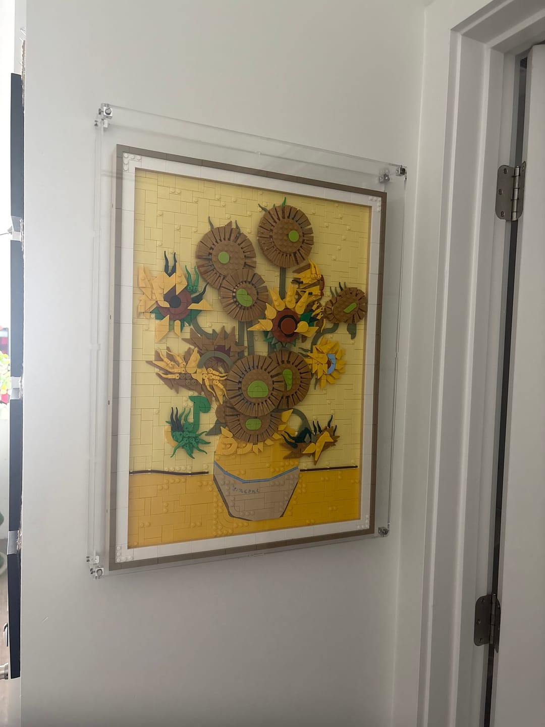 Customer photo review of Wall Mounted Display Case for LEGO® 31215 Art Vincent van Gogh – Sunflowers