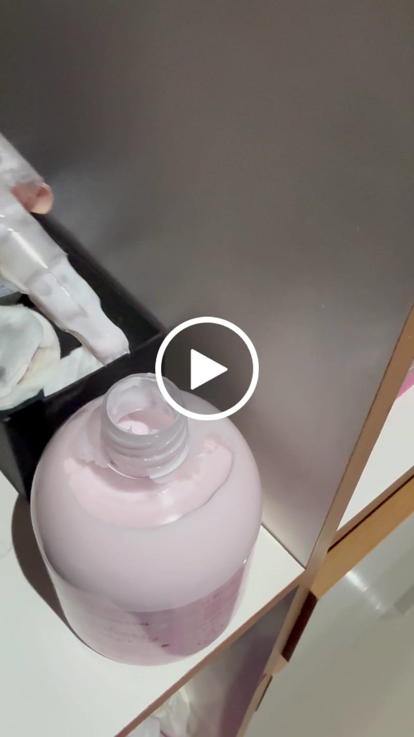 Customer video review of Crema de Manos y Pies  - Strawberry Cake