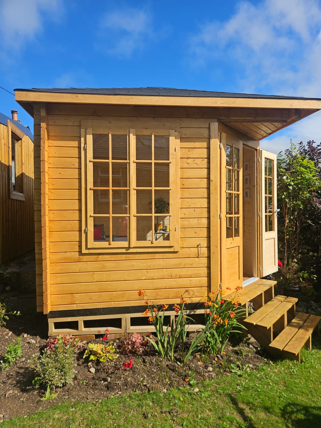 Customer photo review of Melanie XS (2.8x2.8m | 6.9m2 | 44mm) Heavy Duty Corner Summer House