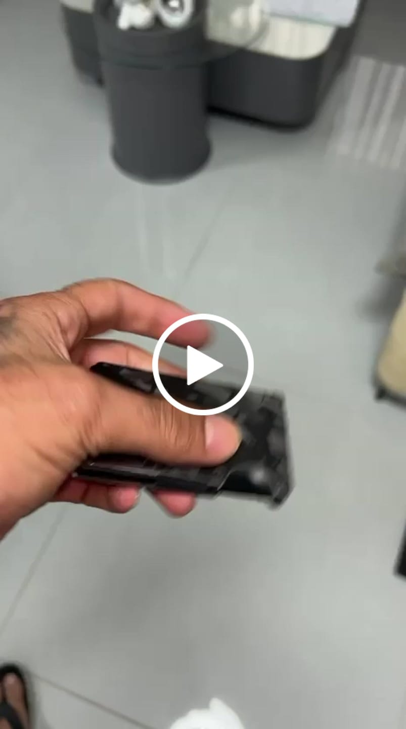 Customer video review of ארנק אלמנט - המארז המקורי