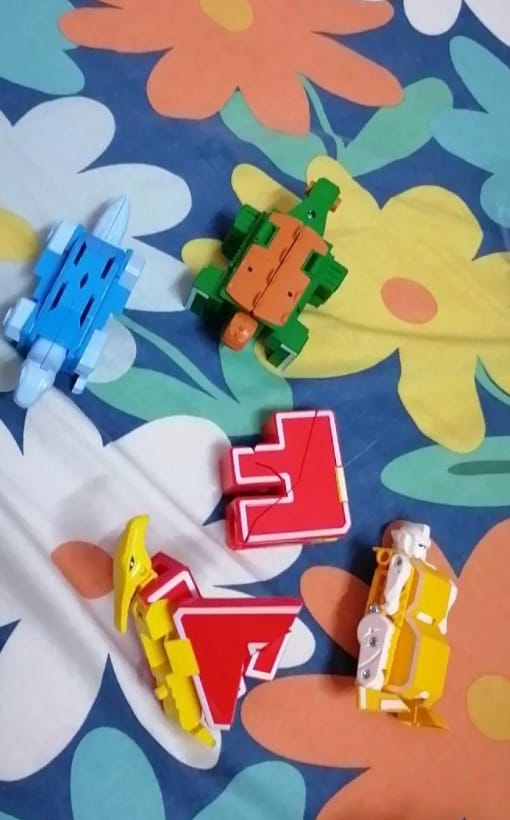 Customer photo review of アルファベット変身ロボット