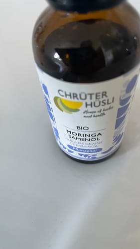 Customer's Moringaöl Bioprodukt bottle on a white surface