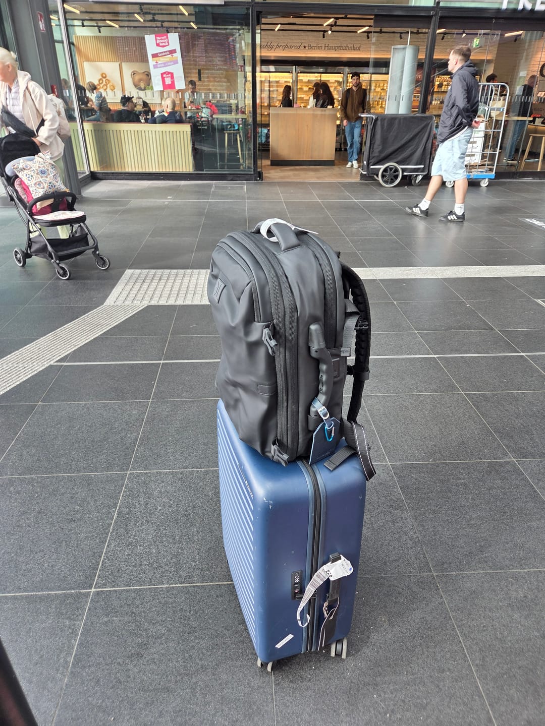 Customer photo review of Lumeo AirVac Compression Travel Backpack