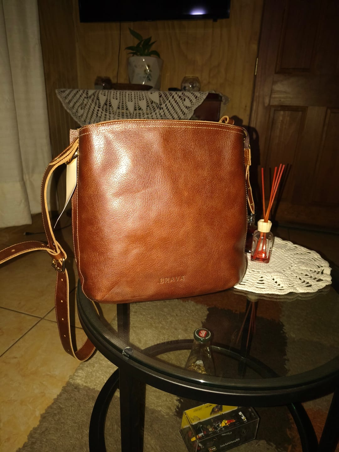 Customer photo review of Bandolera de cuero modelo AMELIA Cognac