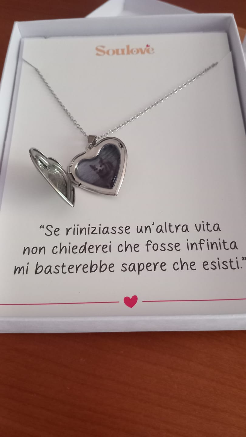 Customer photo review of Collana con Foto custodita nel Cuore e Dedica Personalizzata