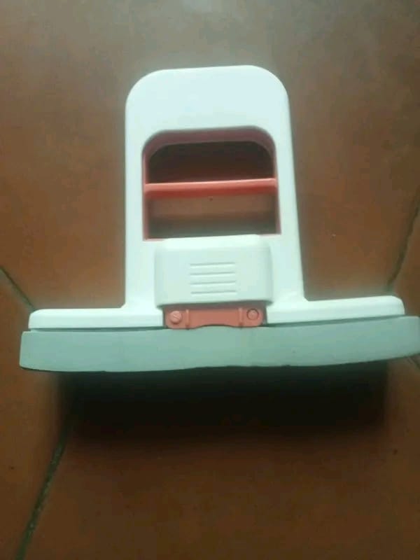 Customer photo review of 2-in-1 Mini Portable Self-Squeezing Sponge Mop | For Kitchen Counters, Glass & Bathroom