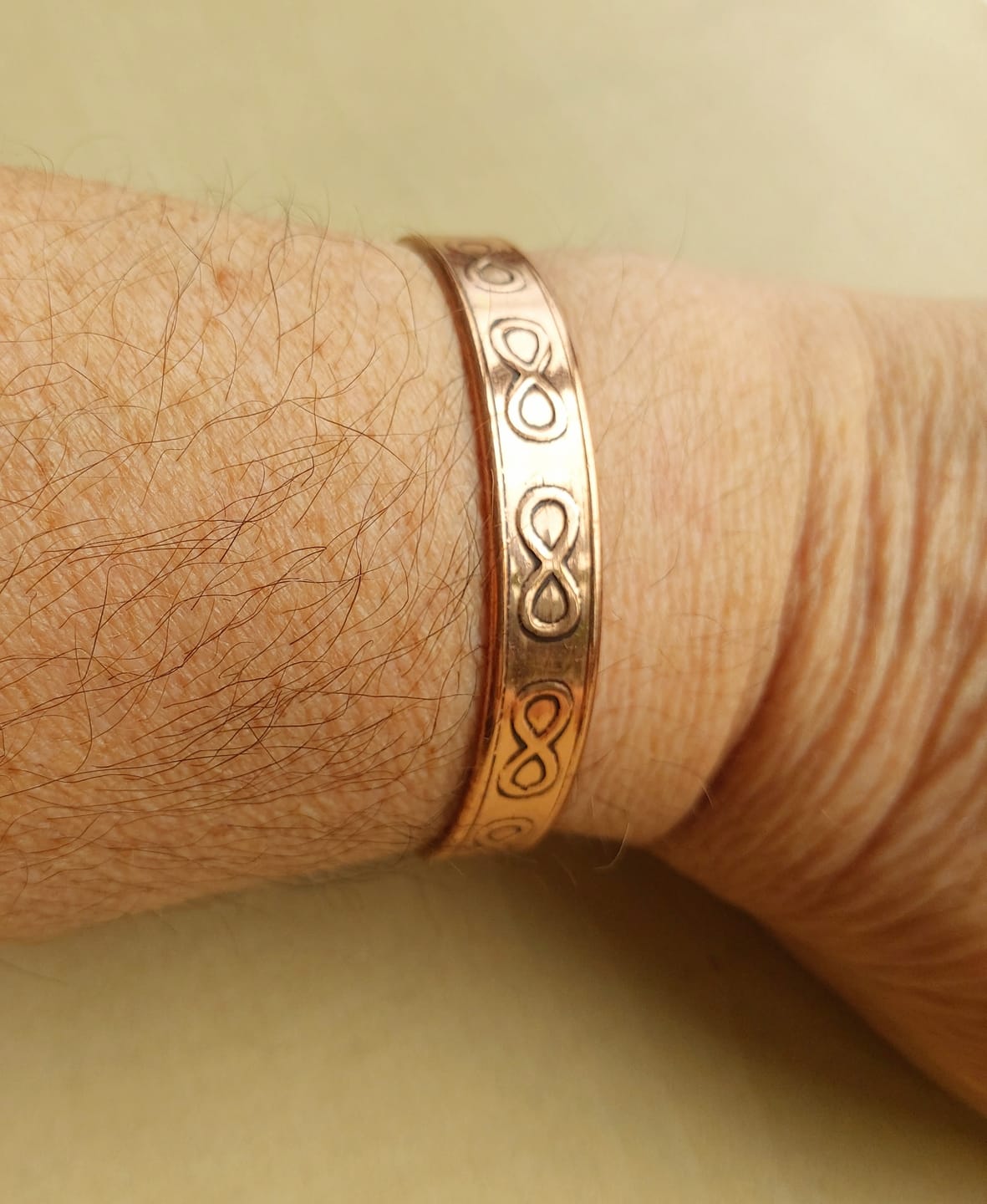 Customer photo review of Magnetisches Kupferarmband „Unendlichkeit“