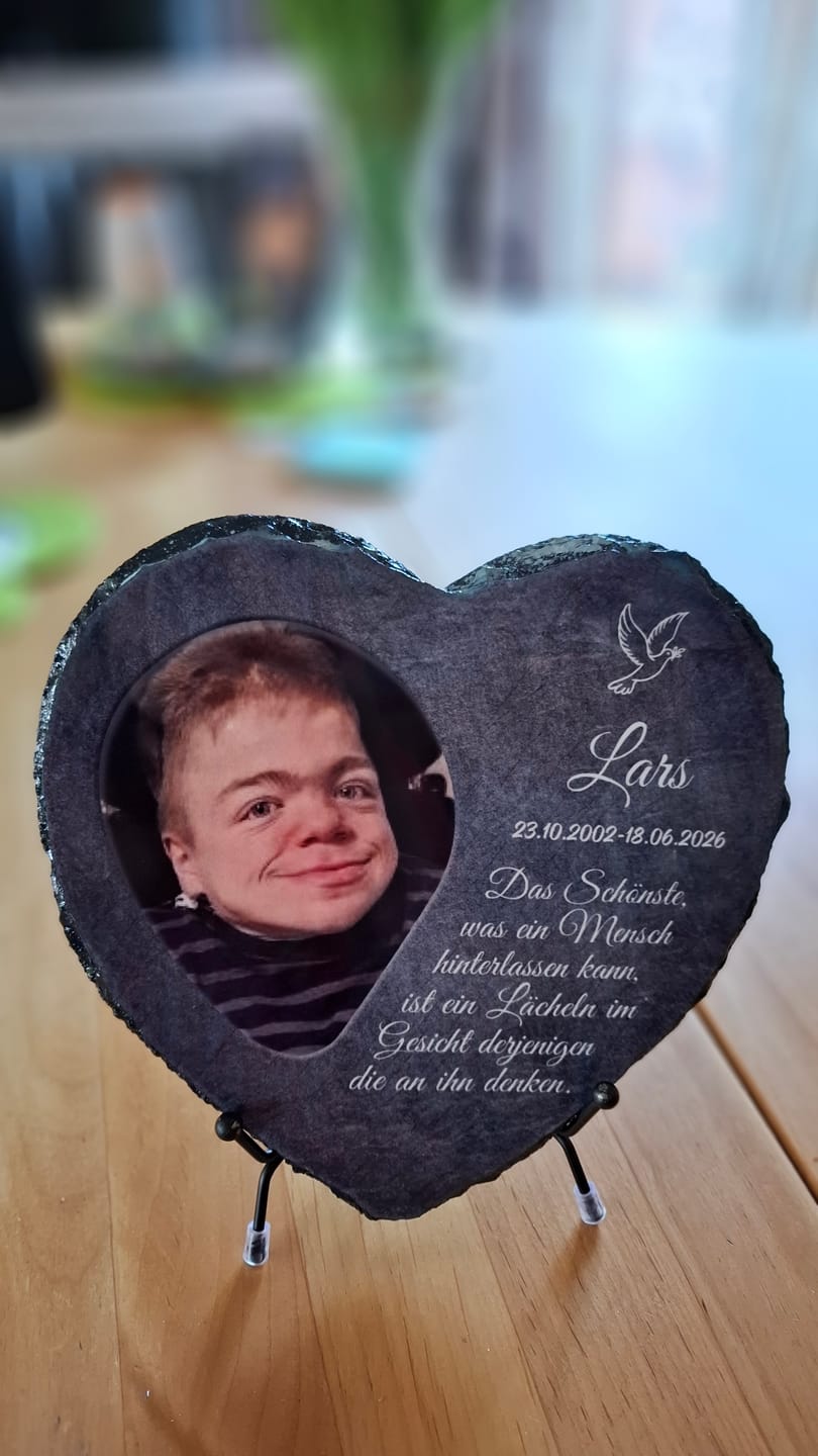 Customer photo review of Liebe hört nicht auf - Personalisiertes Schieferherz als Andenken an geliebte Verstorbene