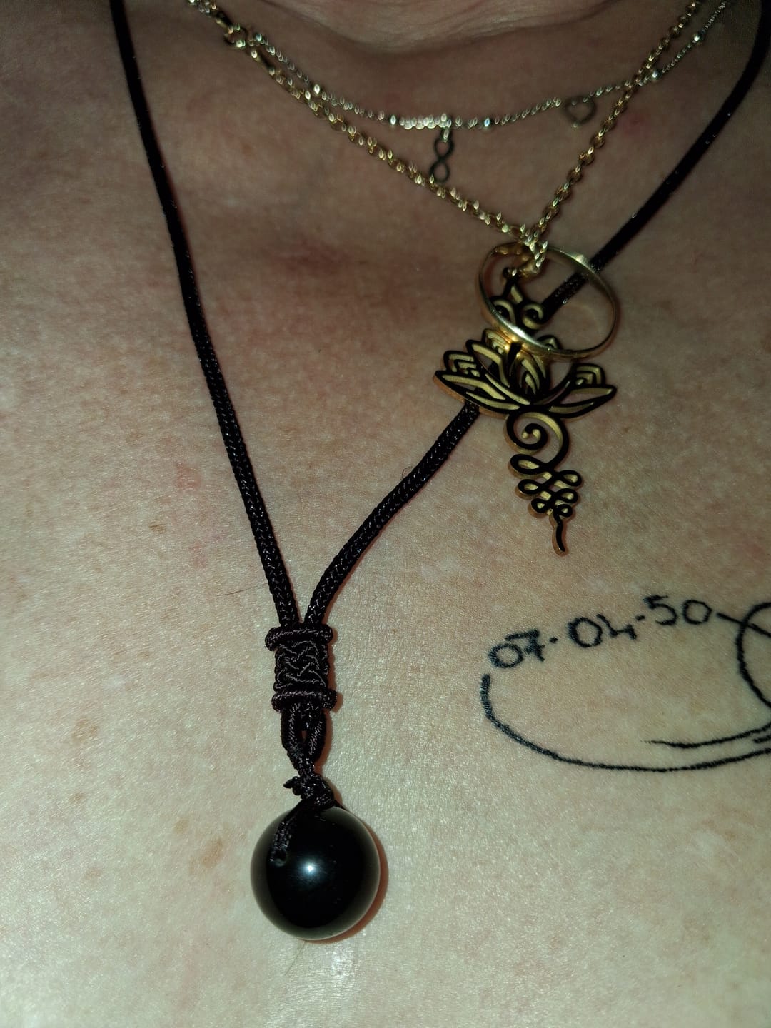 Customer photo review of Pendentif "Lotus Unalome"