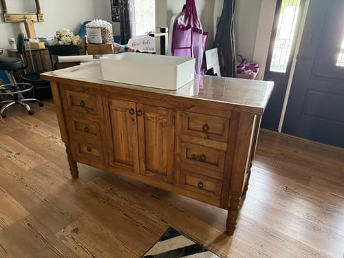 Customer photo review of Turned-Leg Solid Wood Single-Sink Bathroom Vanity, Farmhouse Stone-Top Cabinet with Ring-Pull Drawers