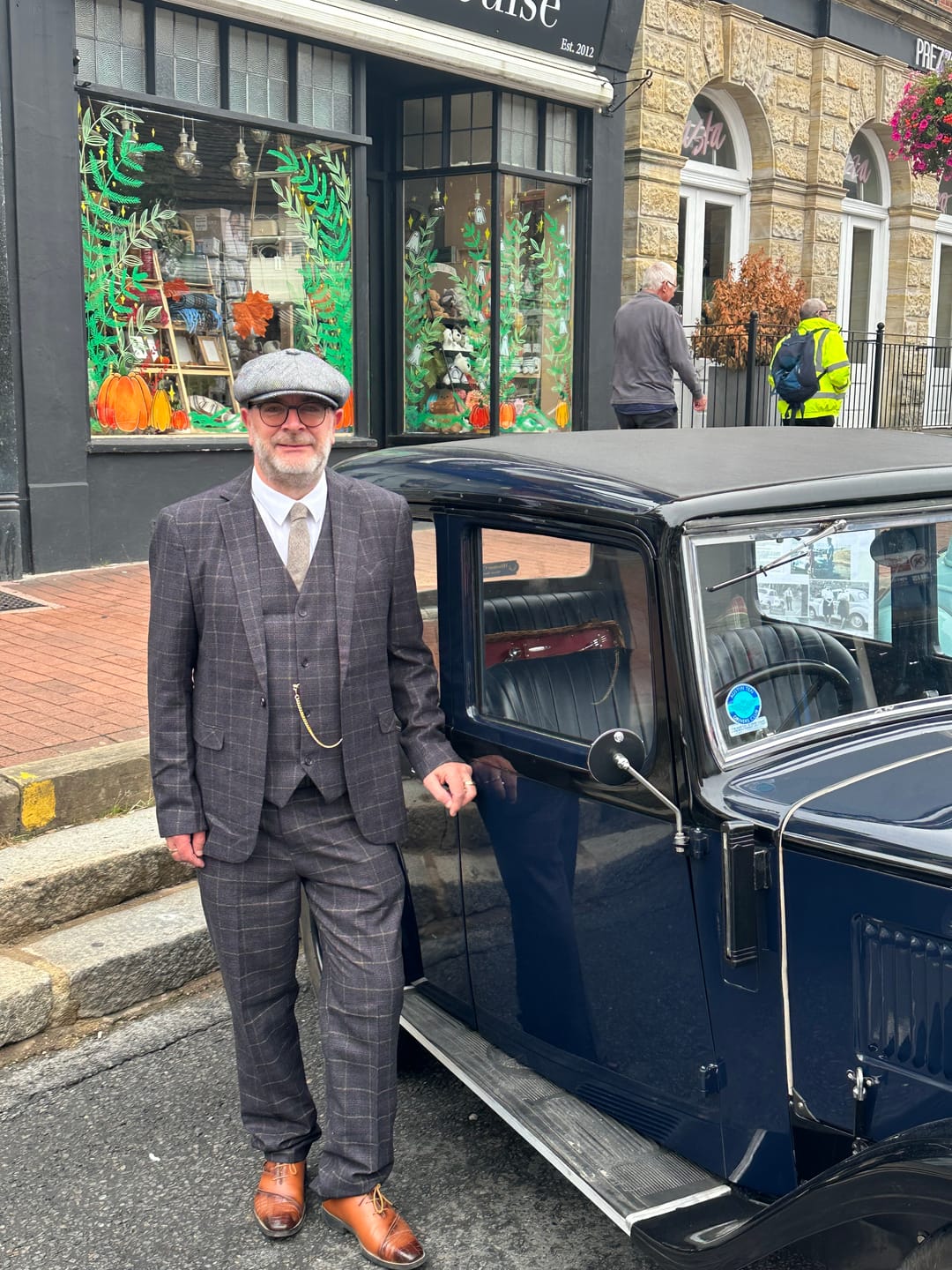 Customer photo review of Three-piece suit Shelby