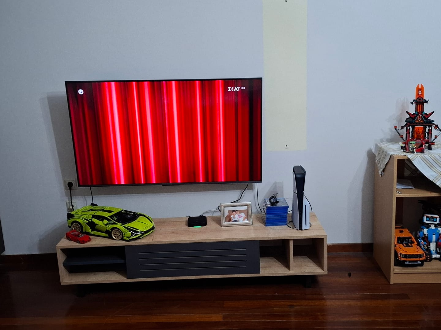 Customer photo review of Έπιπλο Τηλεόρασης TV Βάση Σύνθεση Sapphire Ανθρακί | 835PUQ3024