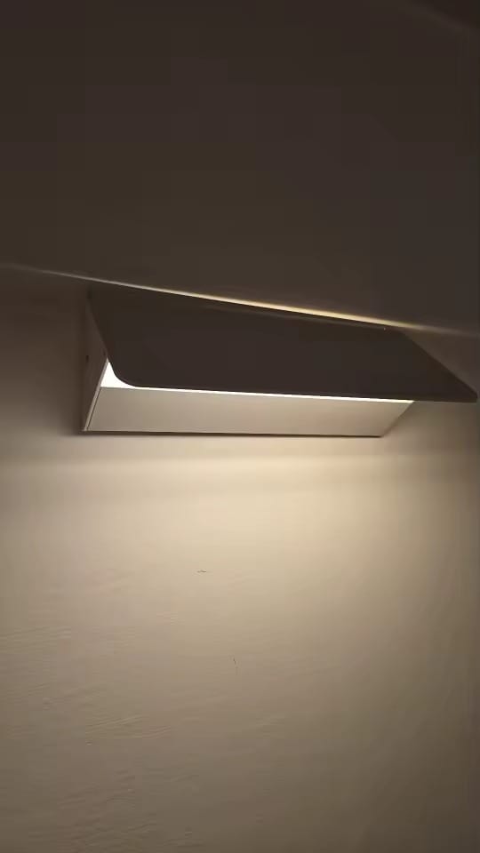 Customer photo review of Arandela de Parede LED em Alumínio Ajustável 270°