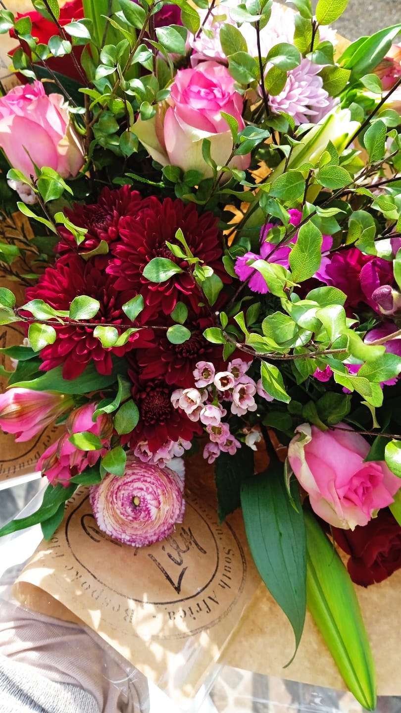 Customer photo review of Florist Surprise Bunch - Fresh Flower Bunch Made From Beautiful, Fresh And Seasonal Flowers.