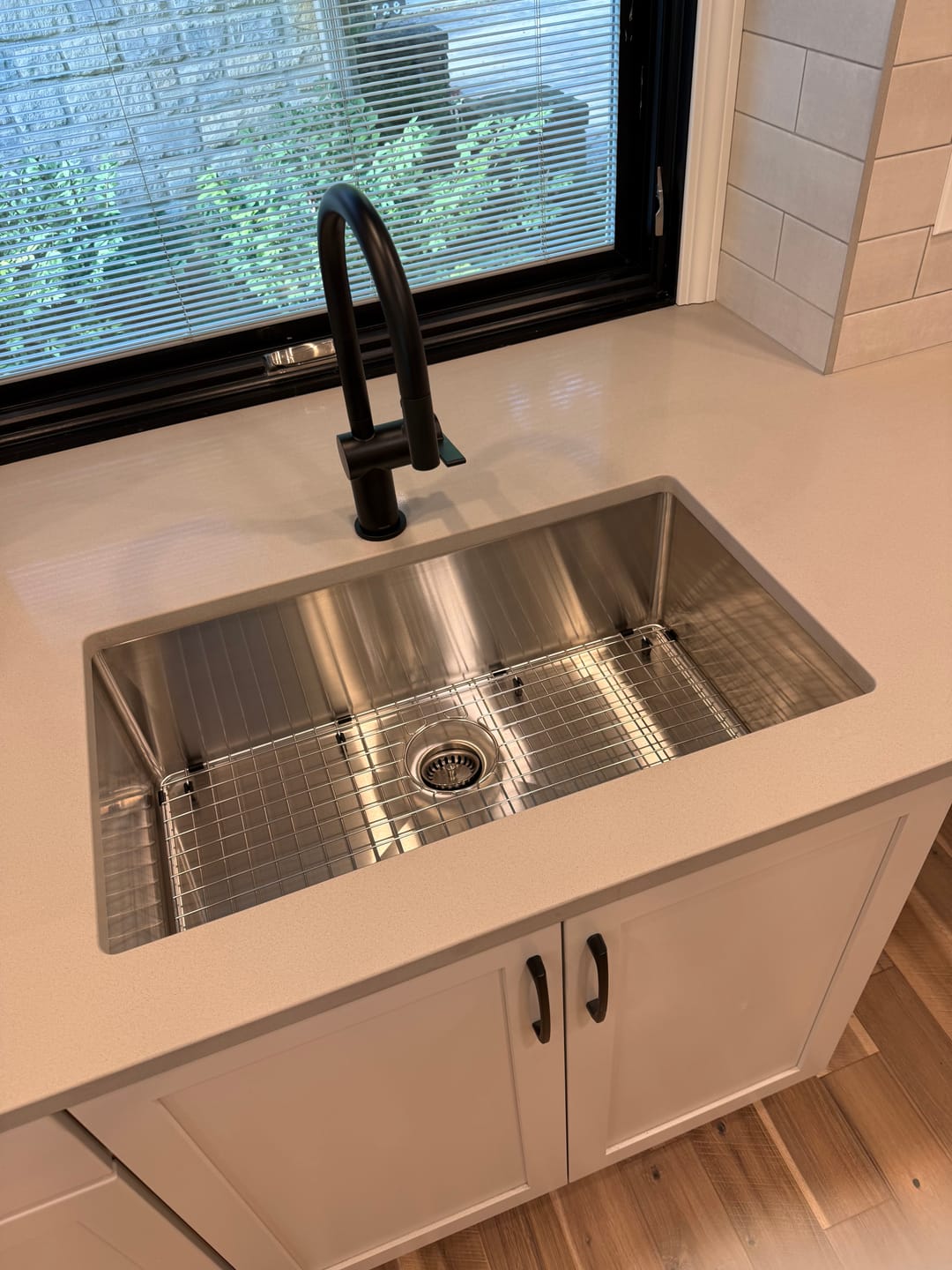 Customer photo review of 31" Stainless Steel Undermount Kitchen Sink - Single Bowl - Center Drain (5S31b-10)