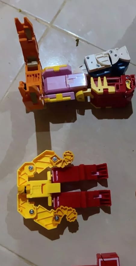 Customer photo review of アルファベット変身ロボット