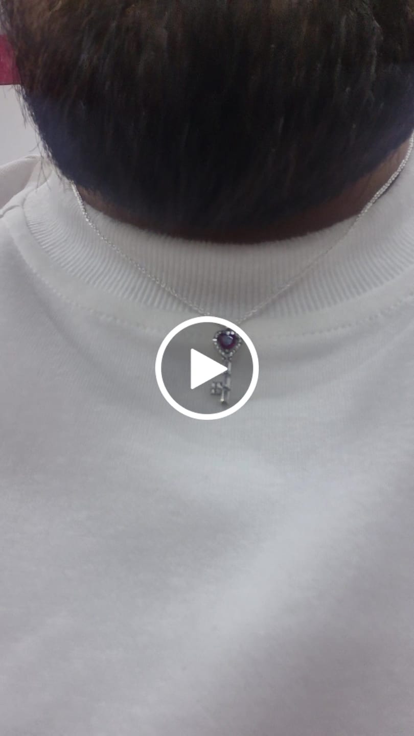 Customer video review of COLLAR PANDORA DIJE LLAVE CORAZON ROJO DANNA PAOLA PLATA .925