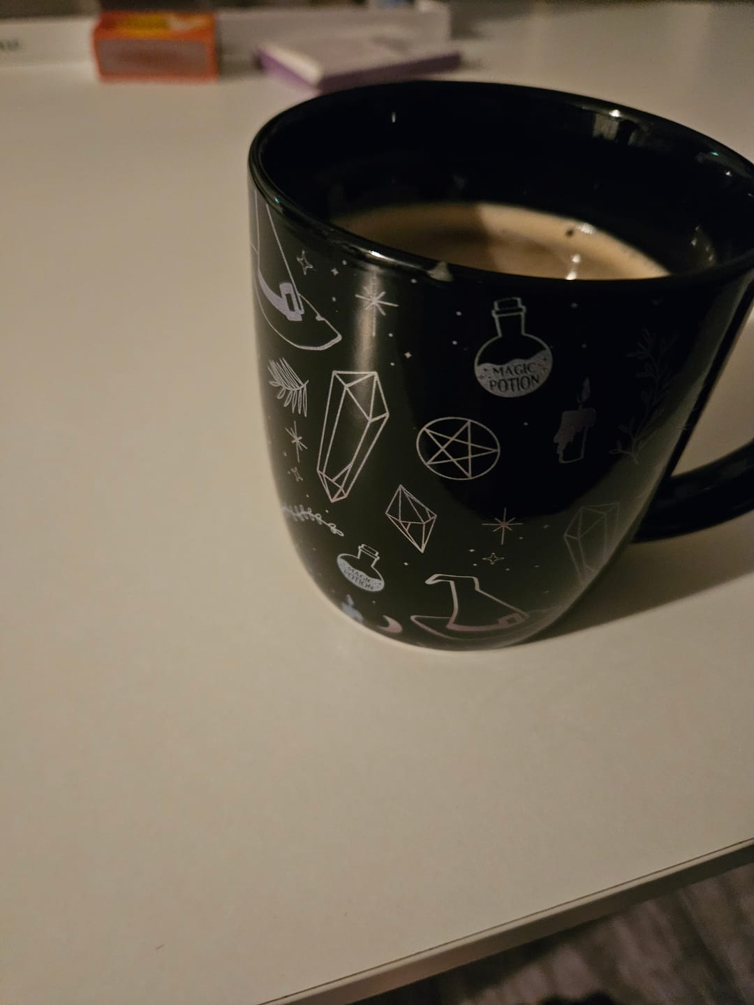 Customer photo review of Hexentasse Crystal Witch – Schwarze Tasse mit Kristallprint