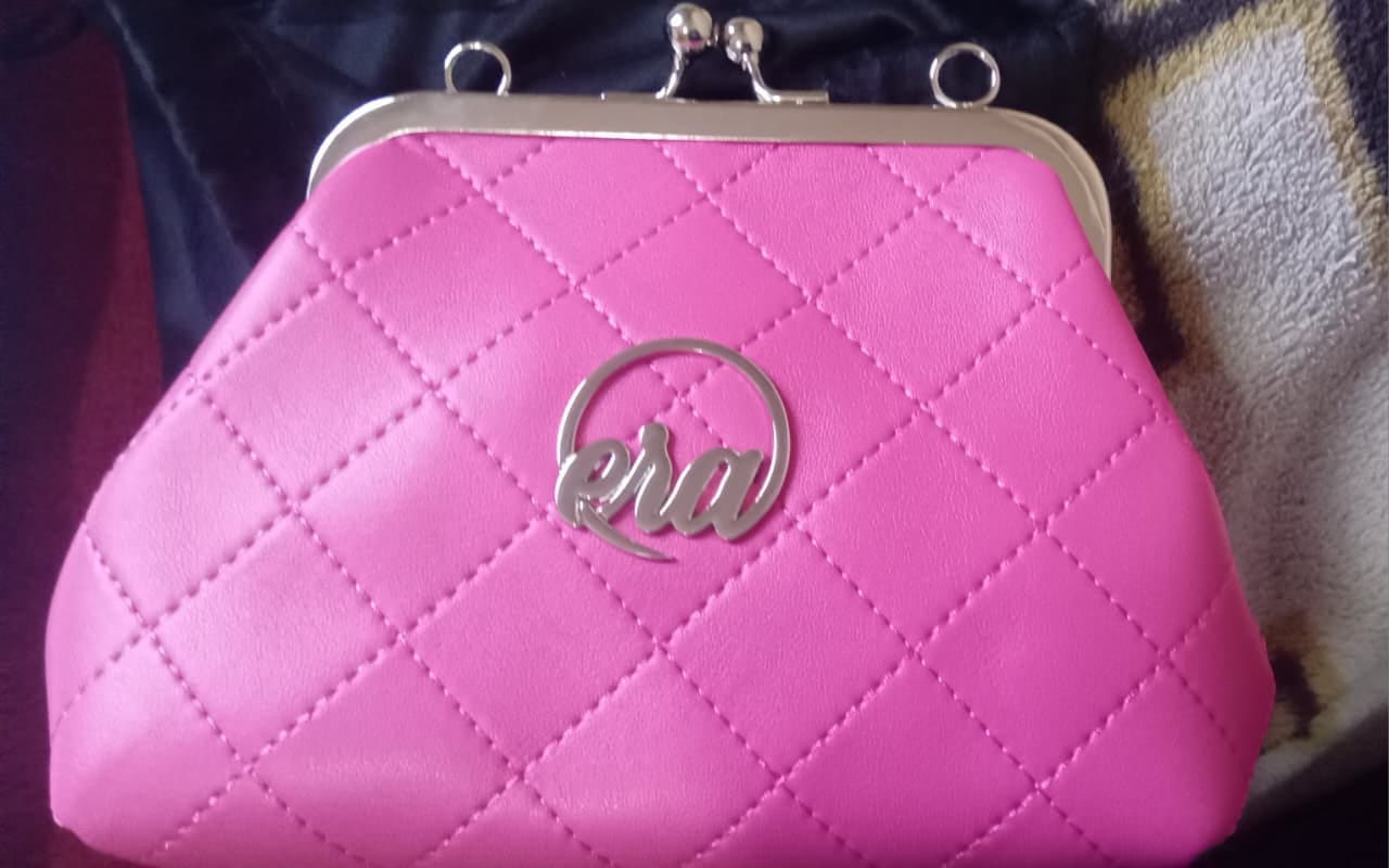 Customer photo review of ERA Mini Kisslock Chain Bag – Pink