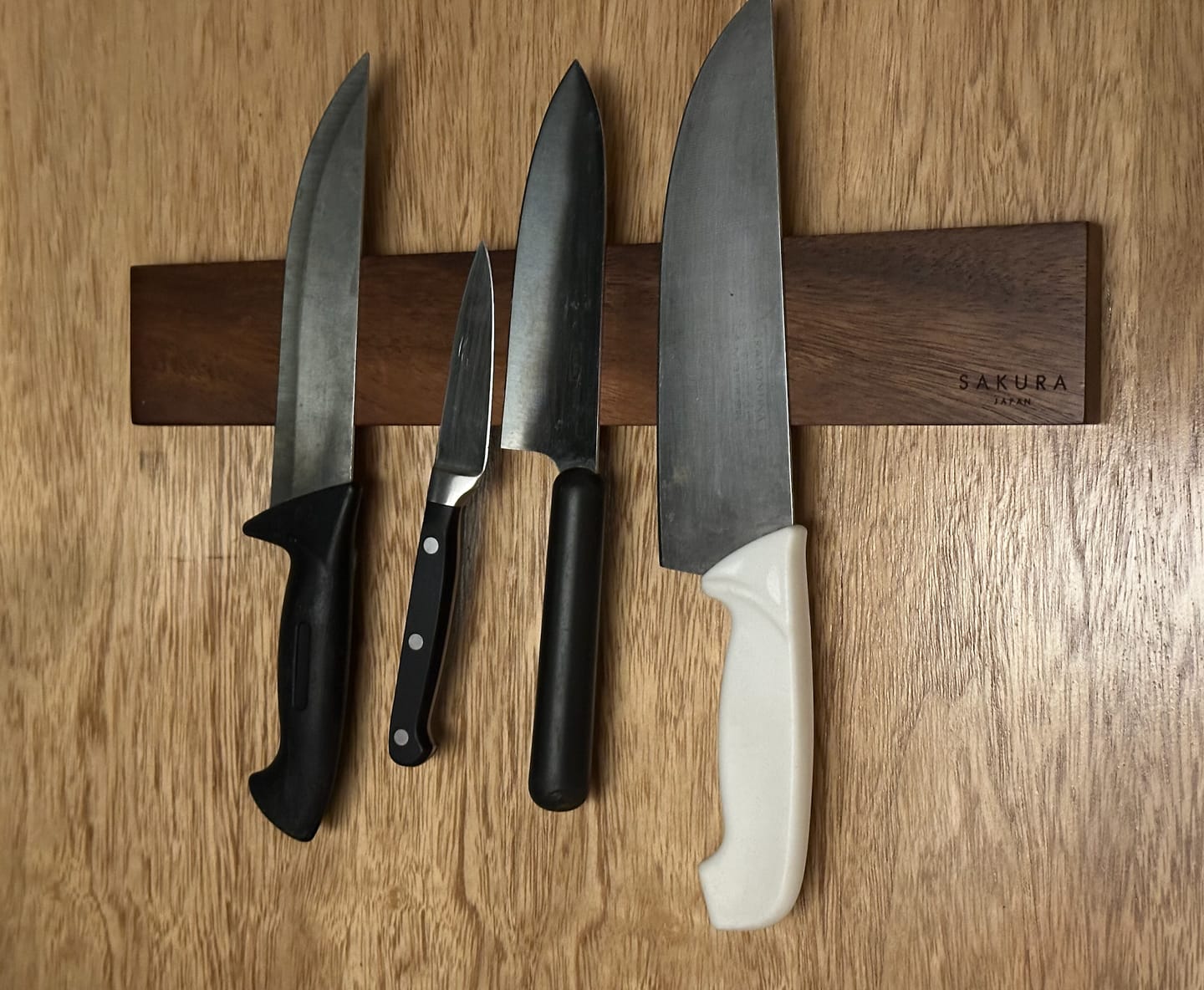 Customer photo review of Barra Magnética Imantada De Acacia P/ Cuchillos - Sakura Edge Collection