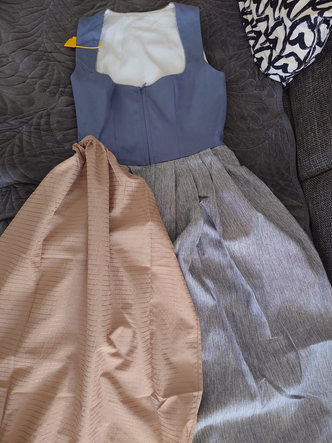 Customer photo review of Perloptik Dirndl in Eisblau mit Eckigem Ausschnitt Bella