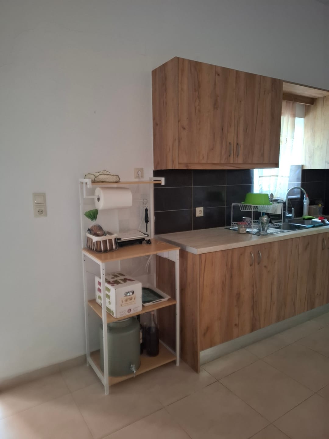 Customer photo review of Ράφι Κουζίνας Βοηθητικό με Πολύμπριζο Νησίδα Κουζίνας Μικροκυμάτων Ραφιέρα KK-S014K02