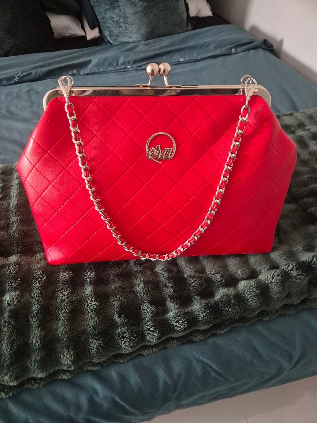Customer photo review of ERA Oversized Kisslock Chain Bag – Red