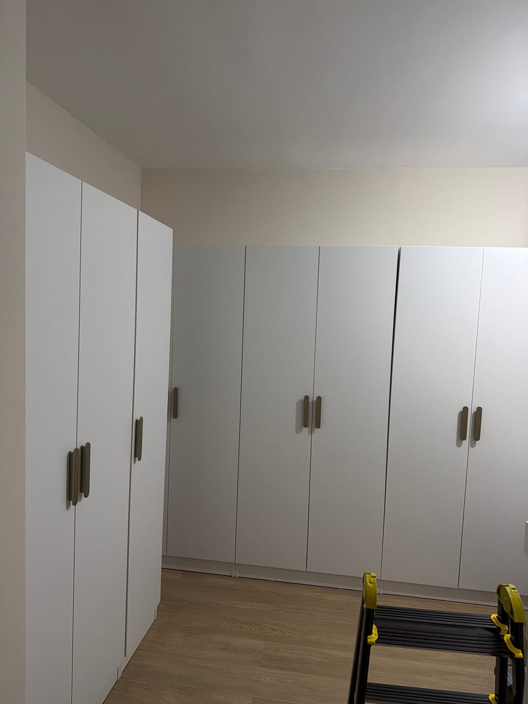 Customer photo review of Rani BA154 Modüler Gardırop 9 Kapaklı Raflı Askılı Çekmeceli Elbise Dolabı Beyaz