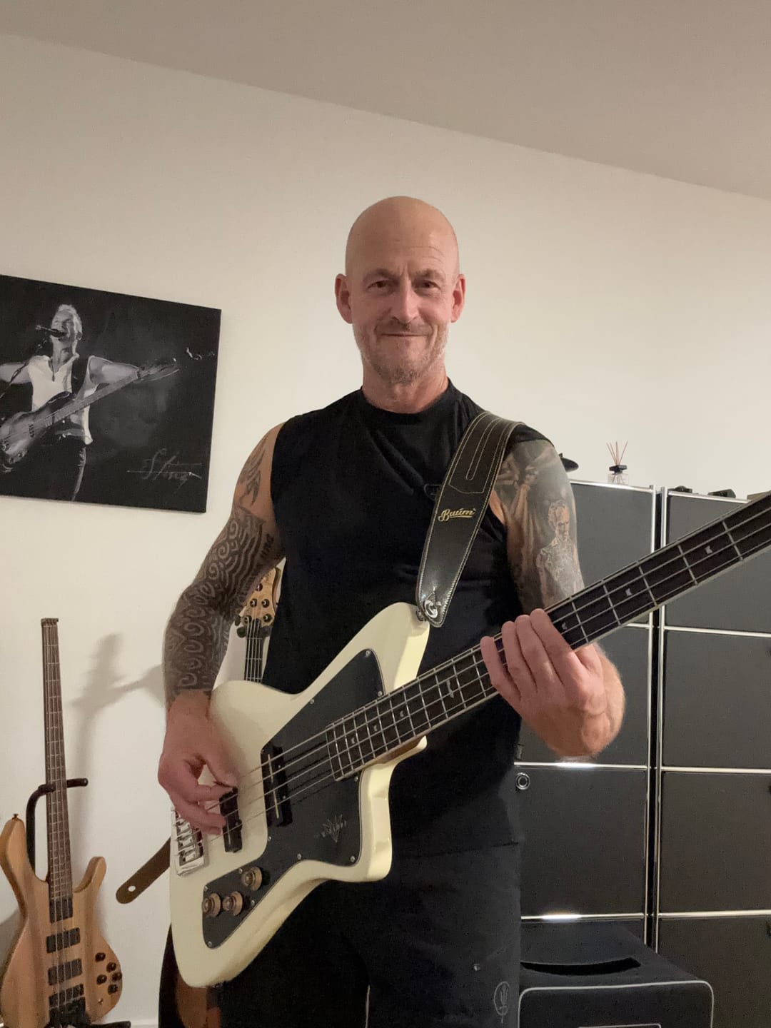 Customer photo review of Wingman Bass - Vintage White