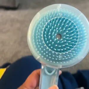 Customer photo review of Spazzola 2-in-1 per Bagno e Toelettatura con Dispenser Sapone