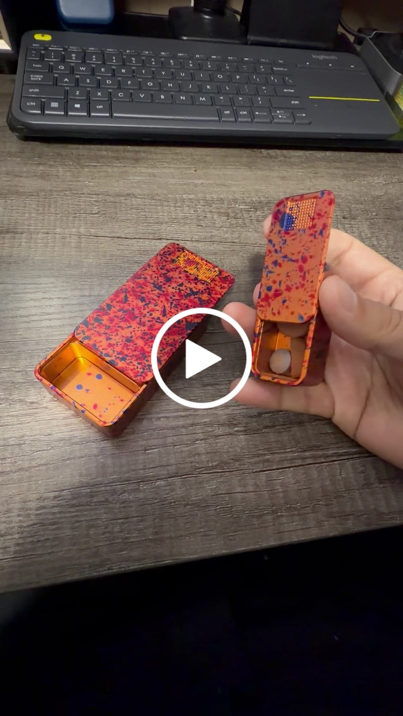 Customer video review of Weekly Case