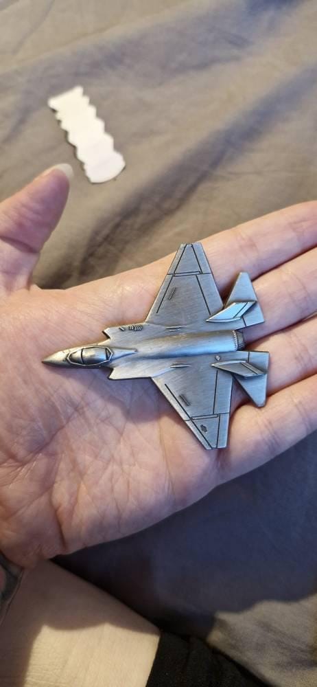 Customer photo review of USAF F-16 Challenge Coin Fighter Collectible Military Air Force Metal Badge/gift for Him for father