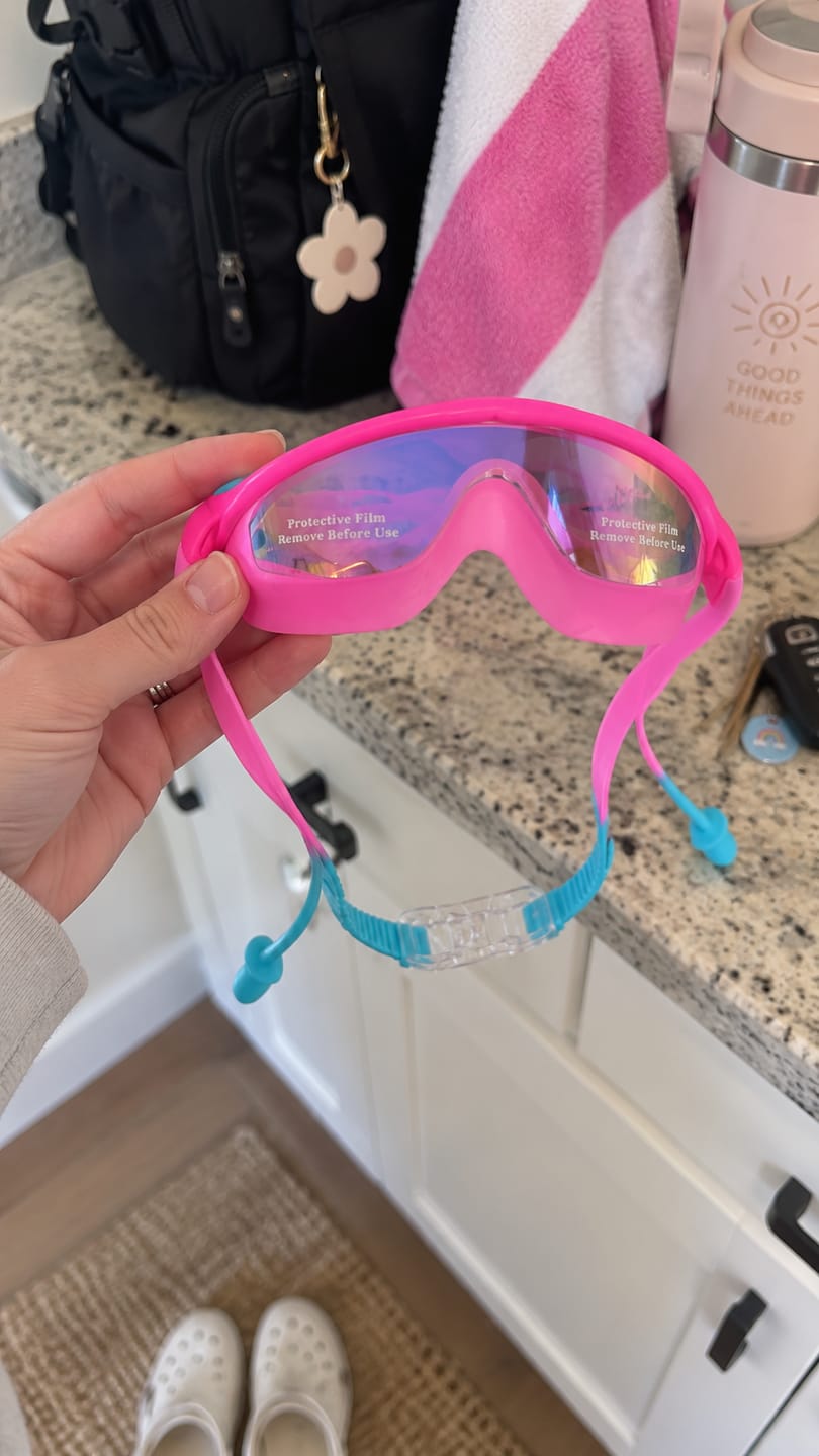 Customer photo review of Swimmi Kids Swim Goggles