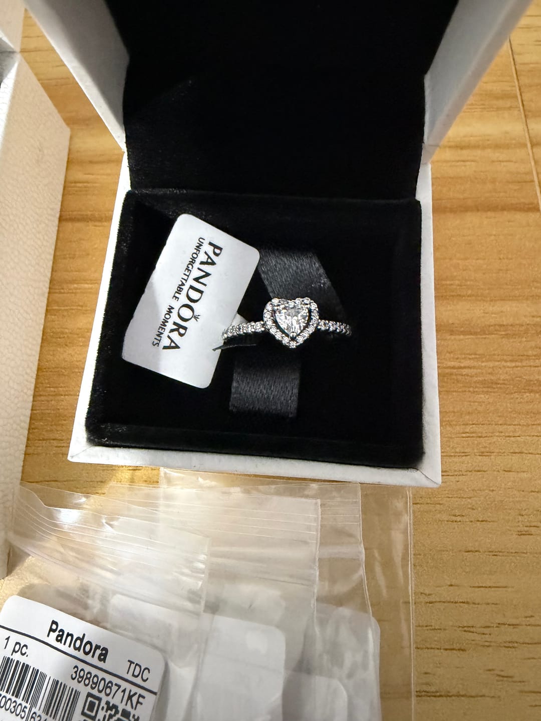 Customer photo review of ANILLO PROMESA PANDORA CORAZON ELEVADO PLATA .925 + KIT DE REGALO (REGALOO)