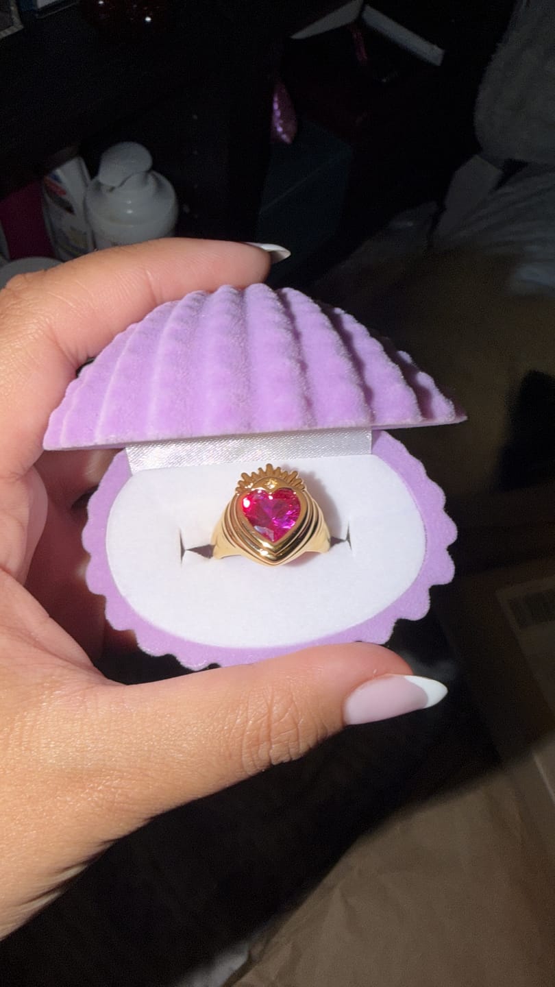 Customer photo review of Queen of Hearts Ring Gold