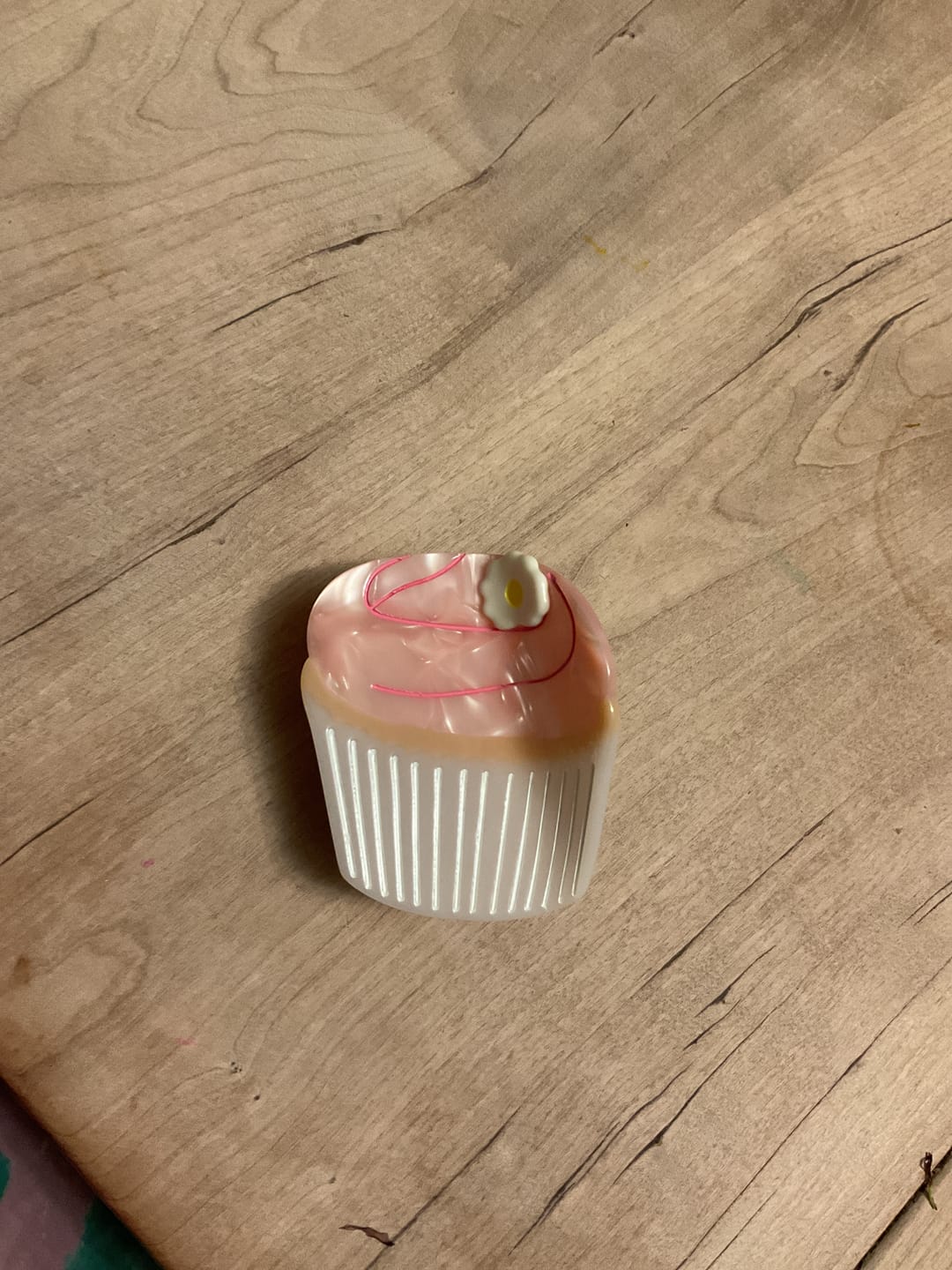 Customer photo review of Midi Carrie Cupcake Hair Claw Clip