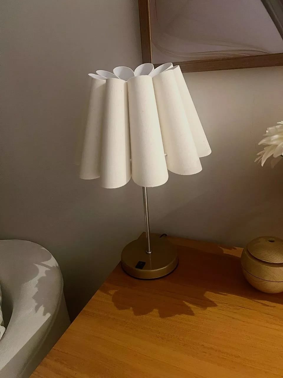 Customer photo review of Luminária de Mesa com Cúpula Pétala Tecido e Interruptor