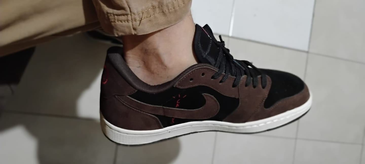 Customer photo review of Tenis Travis Low Moca