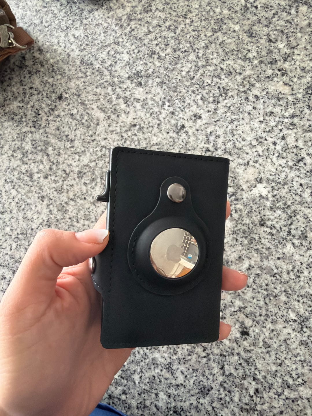 Customer photo review of Billetera Modelo AirTag