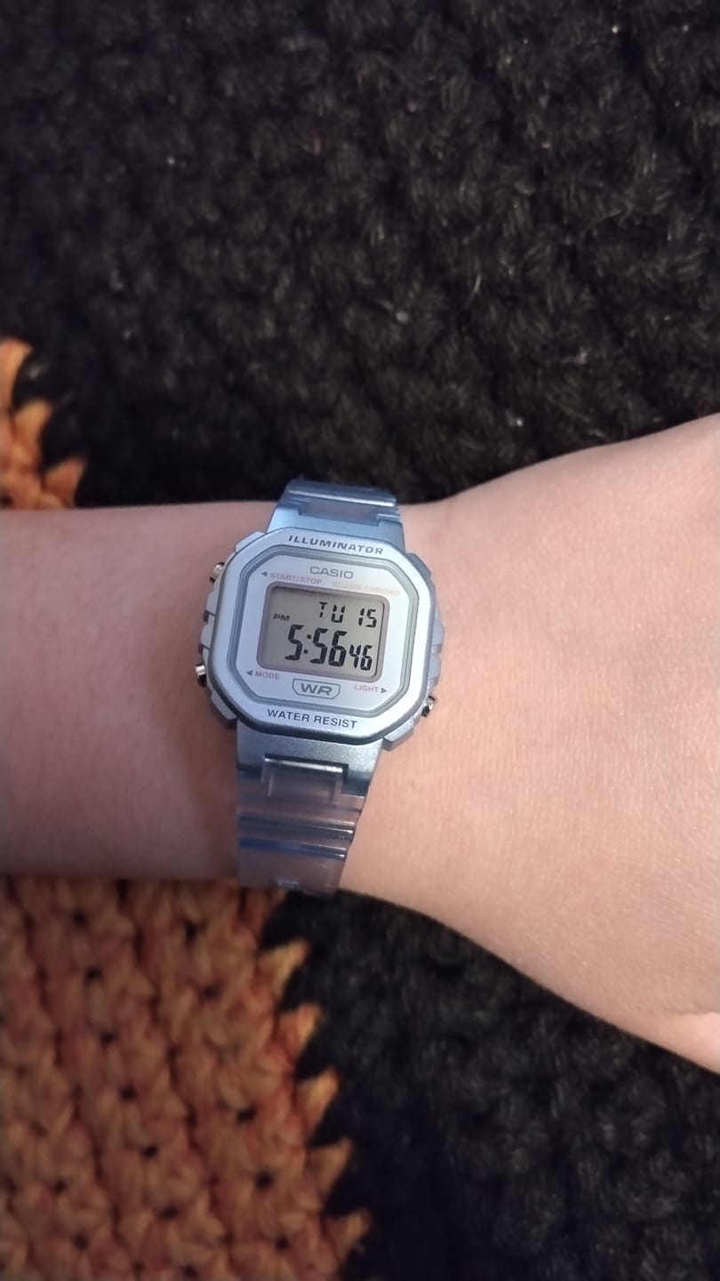 Customer photo review of Reloj Casio Vintage LA-20WHS-2ADF Celeste Transparente