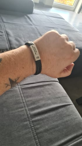 Customer photo review of Personalisiertes Herrenarmband für Papa oder Opa